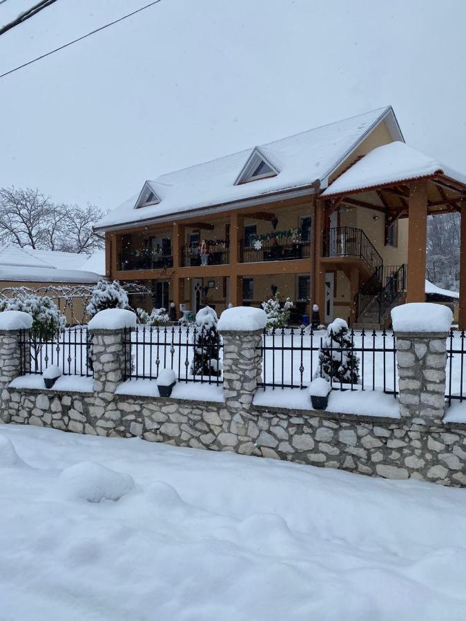 Готель Casa Antonia Chiscau Екстер'єр фото
